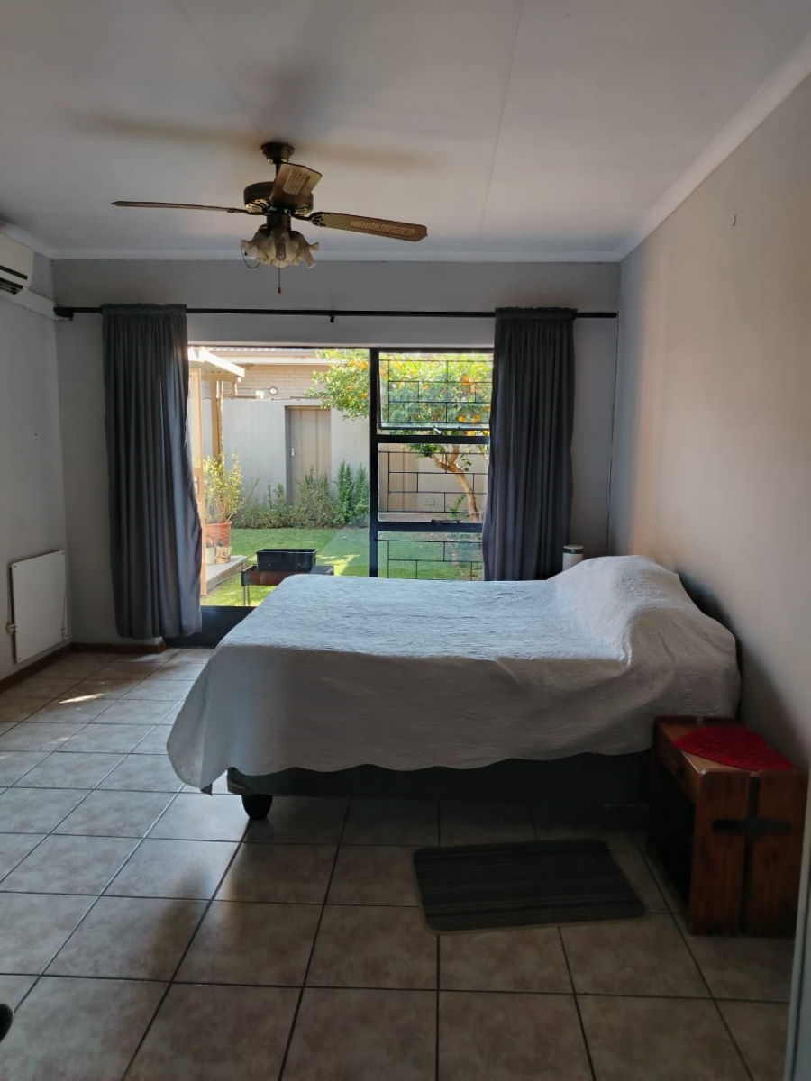 2 Bedroom Property for Sale in Langenhovenpark Free State